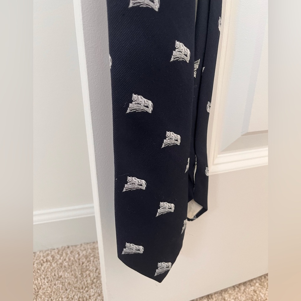 A vintage Prince Consort tie featuring Penn State Nittany Lion -Great Condition!
